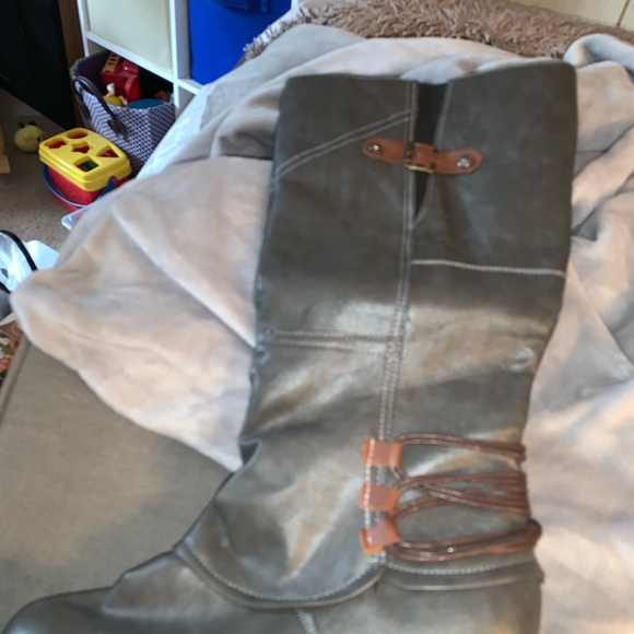 Grey knee high boots - Picture 4 of 5
